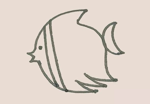 然后在里面点上小黑点的眼睛,以及画下来两条竖线作为条纹。.png 然后在里面点上小黑点的眼睛,以及画下来两条竖线作为条纹。.png