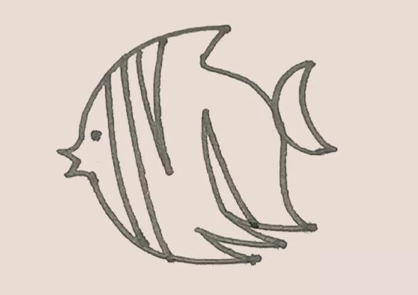 接着再画上两个细长三角形的条纹作为装饰。.png 接着再画上两个细长三角形的条纹作为装饰。.png