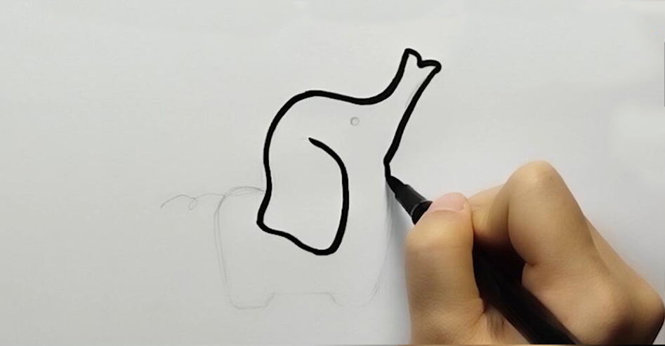 二、画出大象的鼻子和耳朵。.jpg